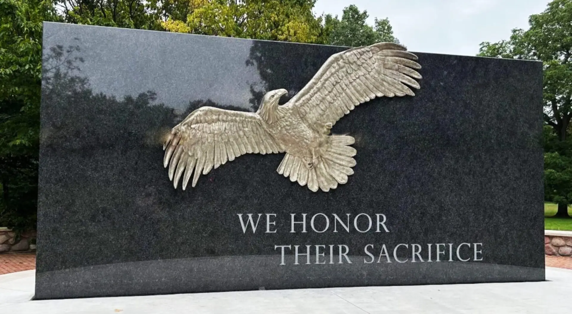 A black plaque with an eagle on it.