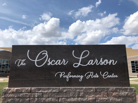 A sign that says the oscar larson performing arts center.