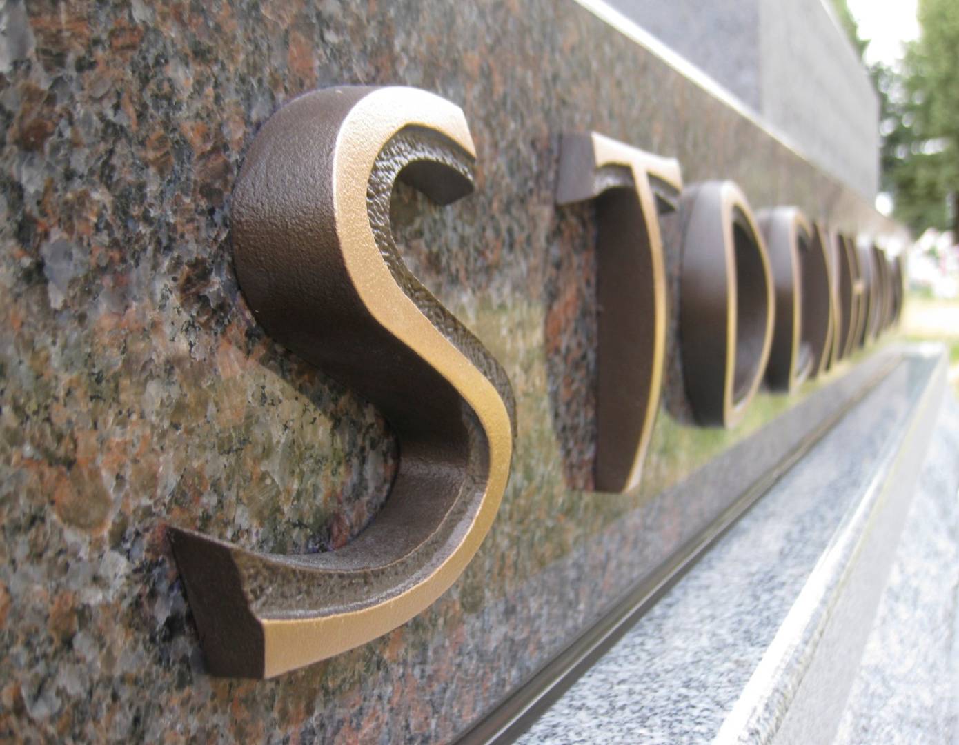 A close up of the letters s and t on a wall