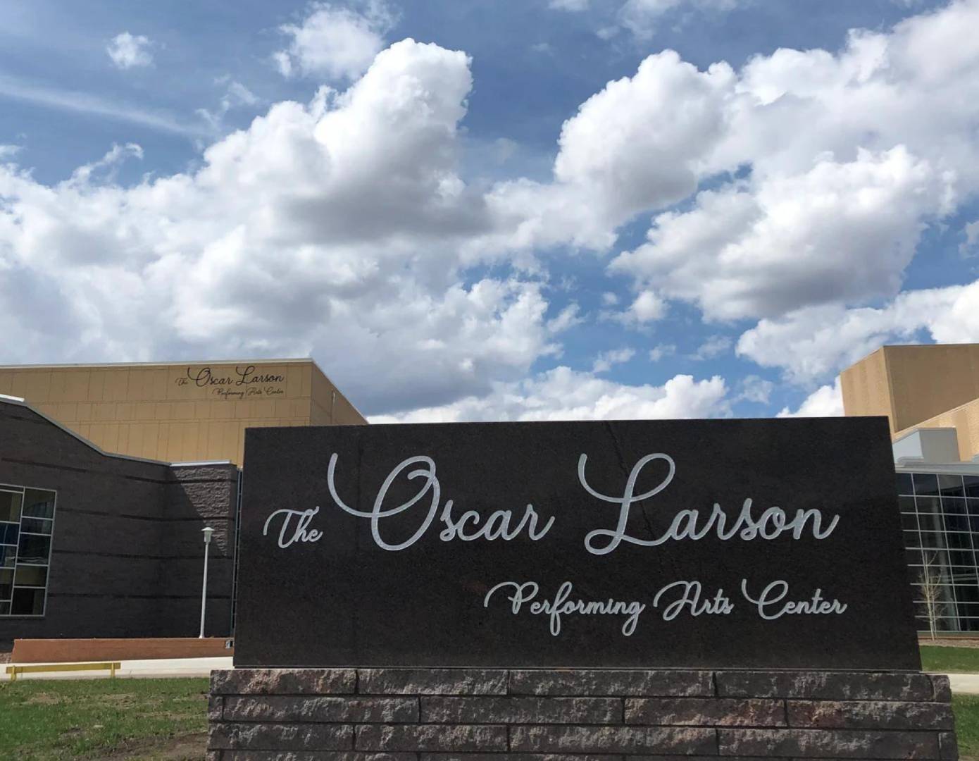 A sign that says oscar larson performing arts center.